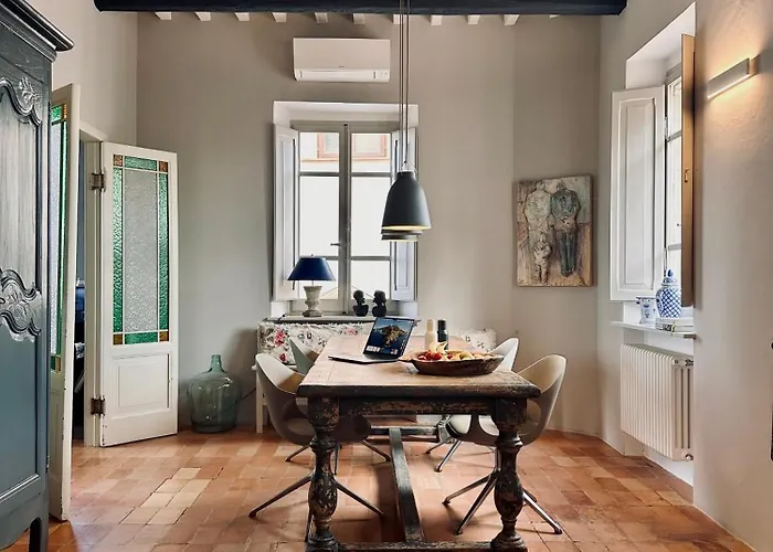 Palazzo Minzoni Rum i privatbostad SantʼIppolito